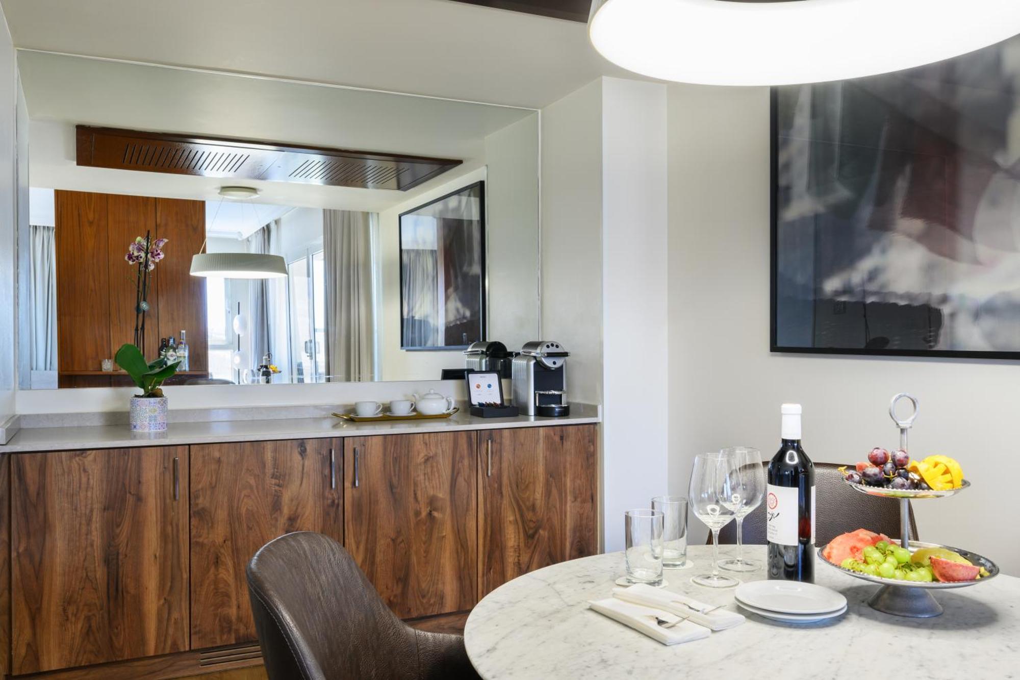 Nevo By Isrotel Collection Ейн Бокек Екстериор снимка Kitchenette in a suite at the Hotel