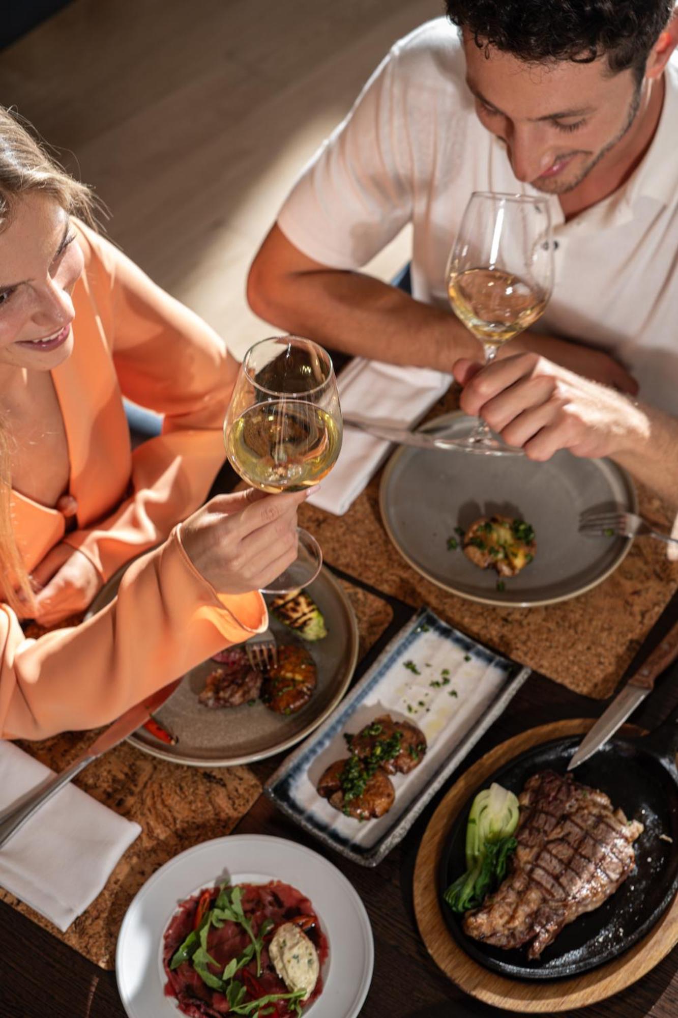 Nevo By Isrotel Collection Ейн Бокек Екстериор снимка A meal at the restaurant