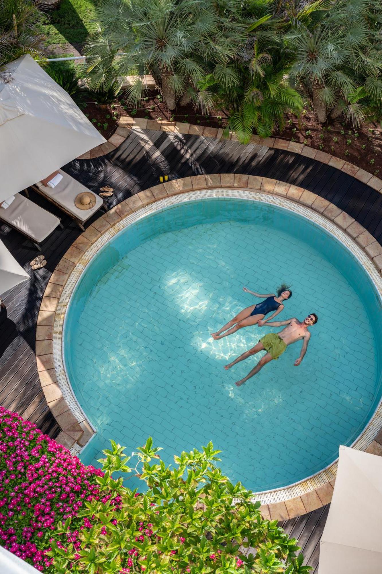 Nevo By Isrotel Collection Ейн Бокек Екстериор снимка The swimming pool at the hotel