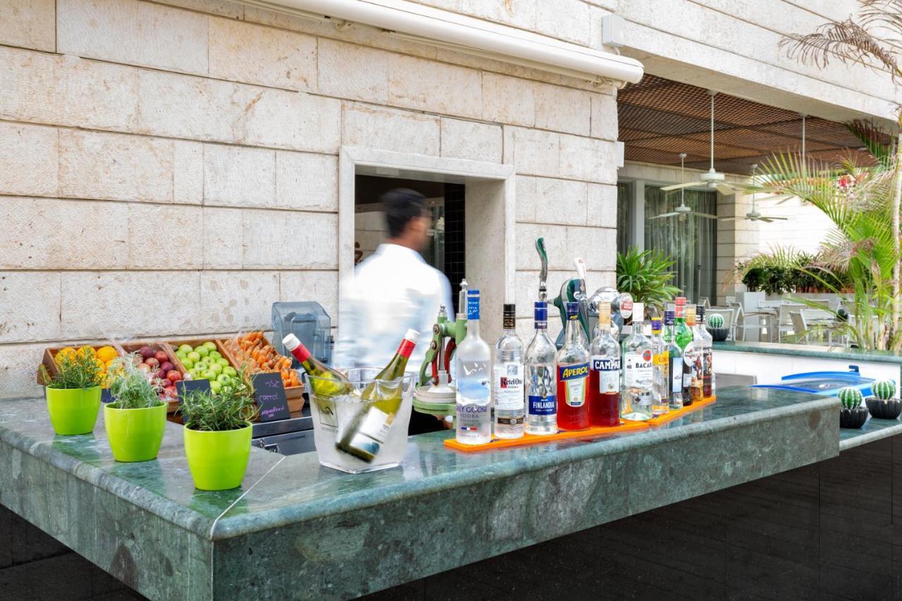 Nevo By Isrotel Collection Ейн Бокек Екстериор снимка A bar at a hotel